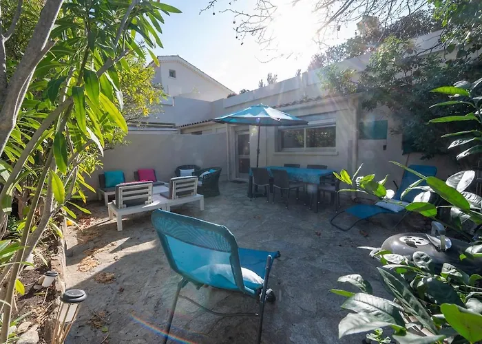 Front De - Climatise Classe 2 Etoiles Avec Jardin