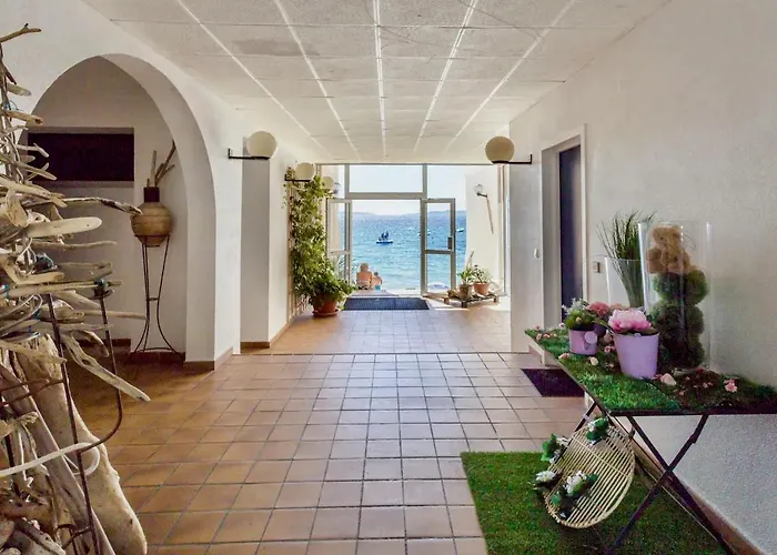 Front De - Climatise Classe 2 Etoiles Avec Jardin Lägenhet Le Lavandou