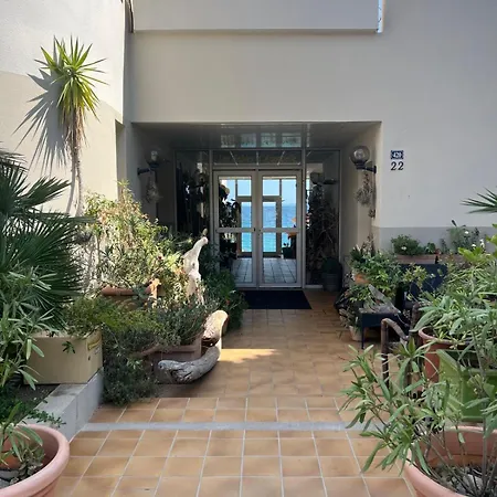 Unique Front De Climatise Et Jardin Διαμέρισμα